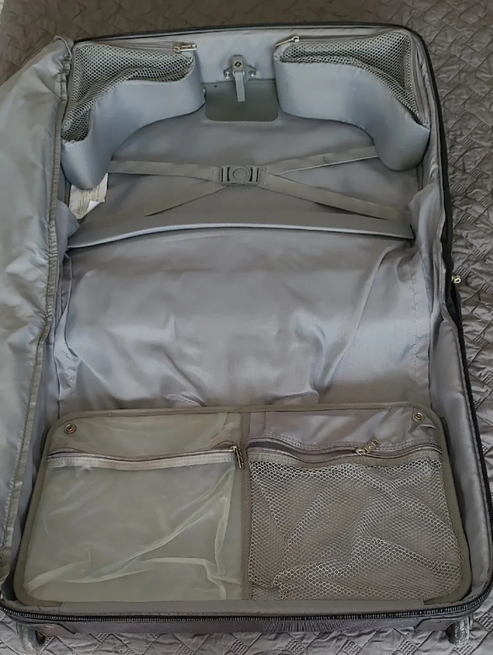 Samsonite Black Soft-Sided Travel Garment Bag